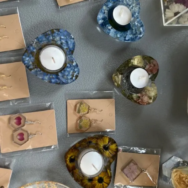 Heart-shaped resin candle holder made with preserved petals