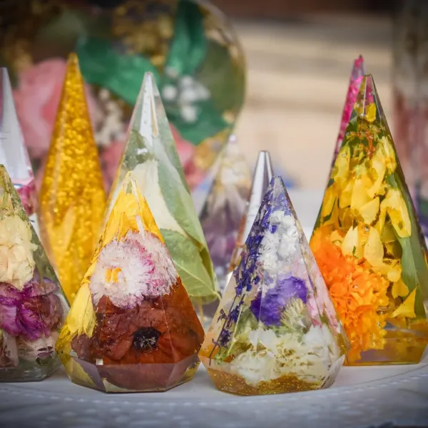 Resin ring holder with real pressed wedding flowers