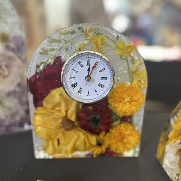 Working resin clock with pressed blooms on the face