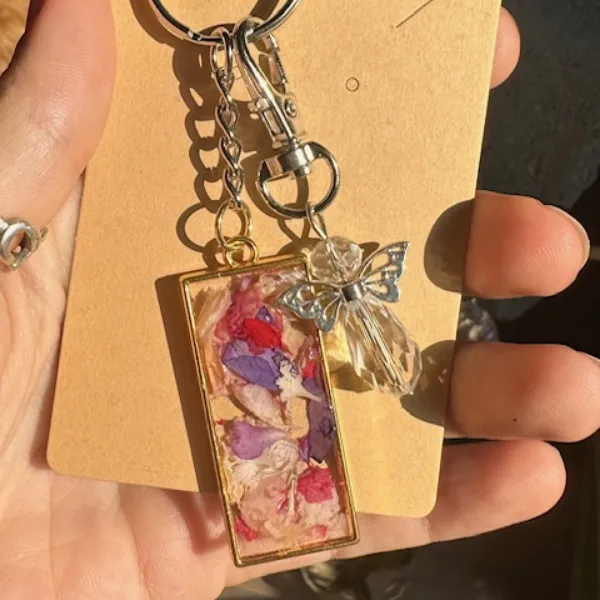 Resin keychain with a real pressed flower