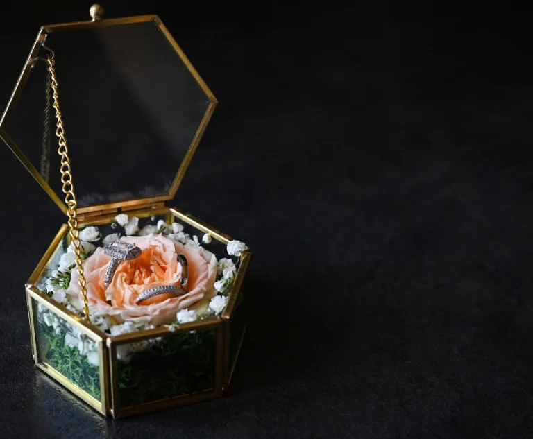 What Flowers Preserve Best? A Studio Guide to Blooms That Last