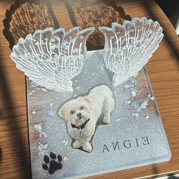 Memorial flowers preserved in a resin keepsake heart